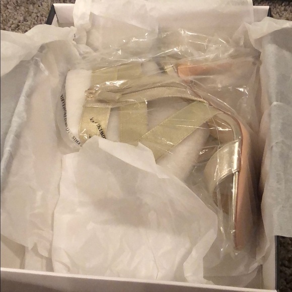 Nine West gold heels - Picture 3 of 3